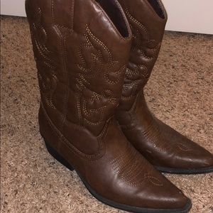 Size 7.5 women’s cowboy boots